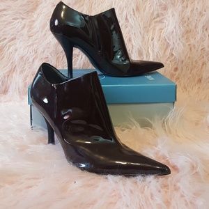 NWOT Nine West Pointy Toe Booties